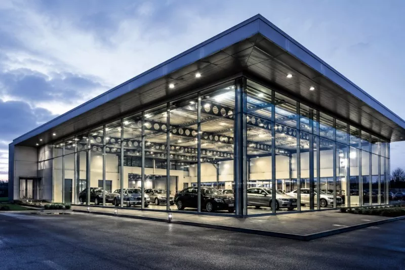 Geniş Açıklıklı Tasarım Neden Çelik Çerçeve Araba Showroom İnşaatının Temel Avantajıdır?