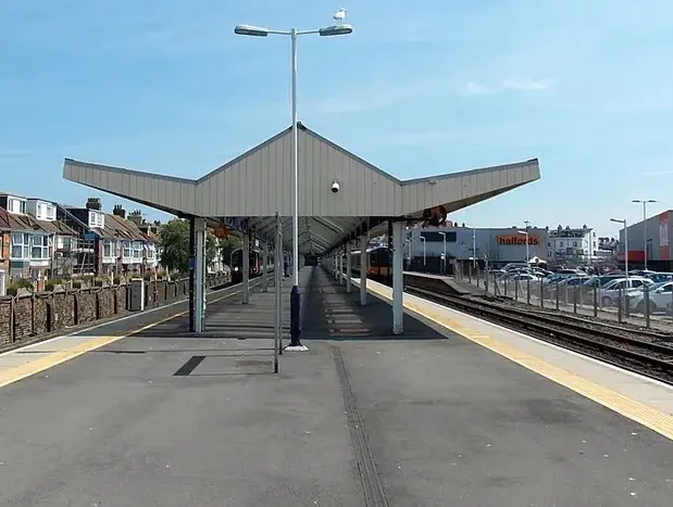 Çelik Çerçeve Ada Platform Kanopisi