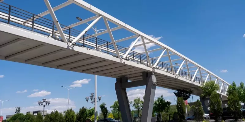 Çelik Yapı Şehir Yaya Köprüsü İnşaatı